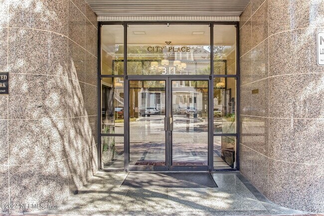 Foto del edificio - 311 W Ashley St