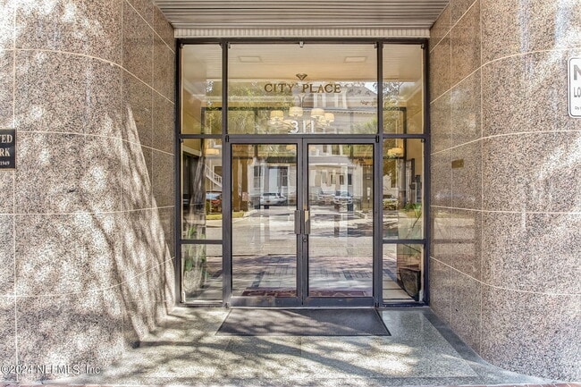 Building Photo - 311 W Ashley St
