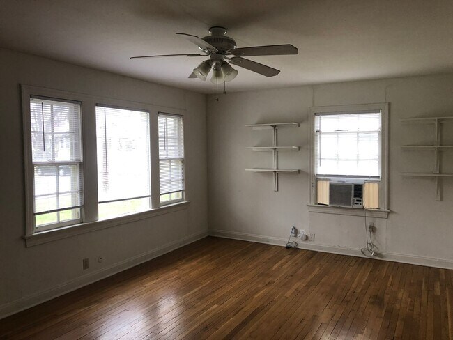 Building Photo - AWSOME LOCATION !  COZY SFH