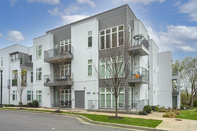 Second floor corner unit with balcony - 701 Cleo Miller Dr