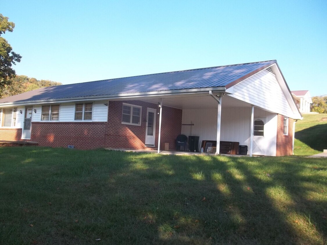 Primary Photo - 115 Armstrong Cir