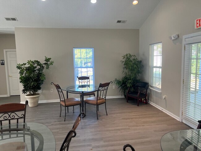 Foto del edificio - 501 Austin Ridge Cir