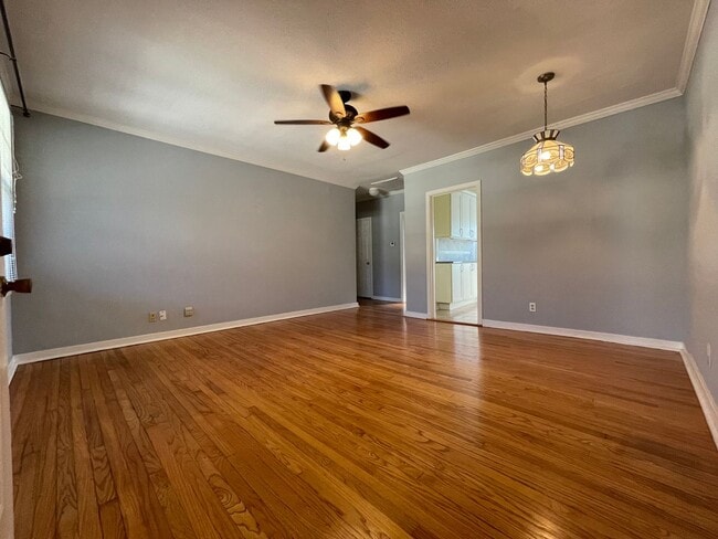 Building Photo - St Charles Ave 1BR with OFF STREET parking...