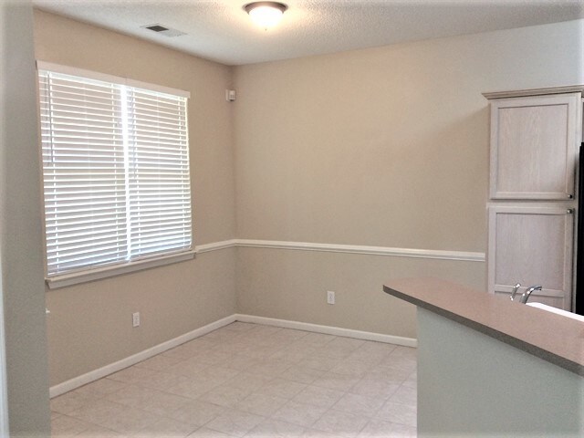 Foto del edificio - 6043 Shining Oak Ln