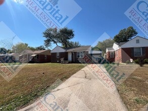 Building Photo - 913 N Lilac Ln