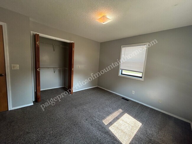 Foto del edificio - 1312/1314 MeadowBrook