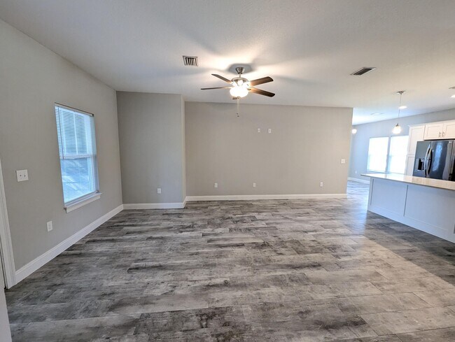 Foto del edificio - 2219 Wind Trace Rd N