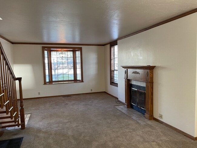 Building Photo - 535 Upham St