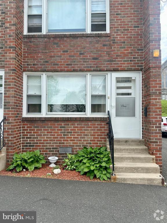 Building Photo - 117 Elm Ave