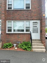 Building Photo - 117 Elm Ave