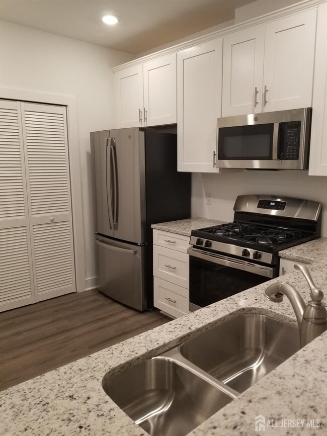 Building Photo - 932 Vanderbergh Blvd