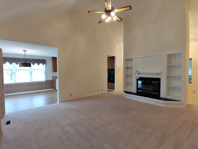 Building Photo - Coastal Resort Style Living - Pet Friendly...
