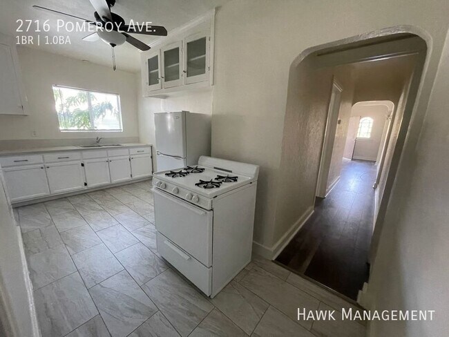 Foto del edificio - Charming Bright Spanish-style unit in Boyl...