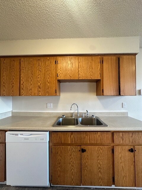 Building Photo - 2-Bedroom Apartment, 1st Floor, Near Transportation