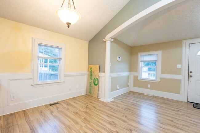 Foto del edificio - Cozy 3 BR/2 BA Single-Family Home in Halet...