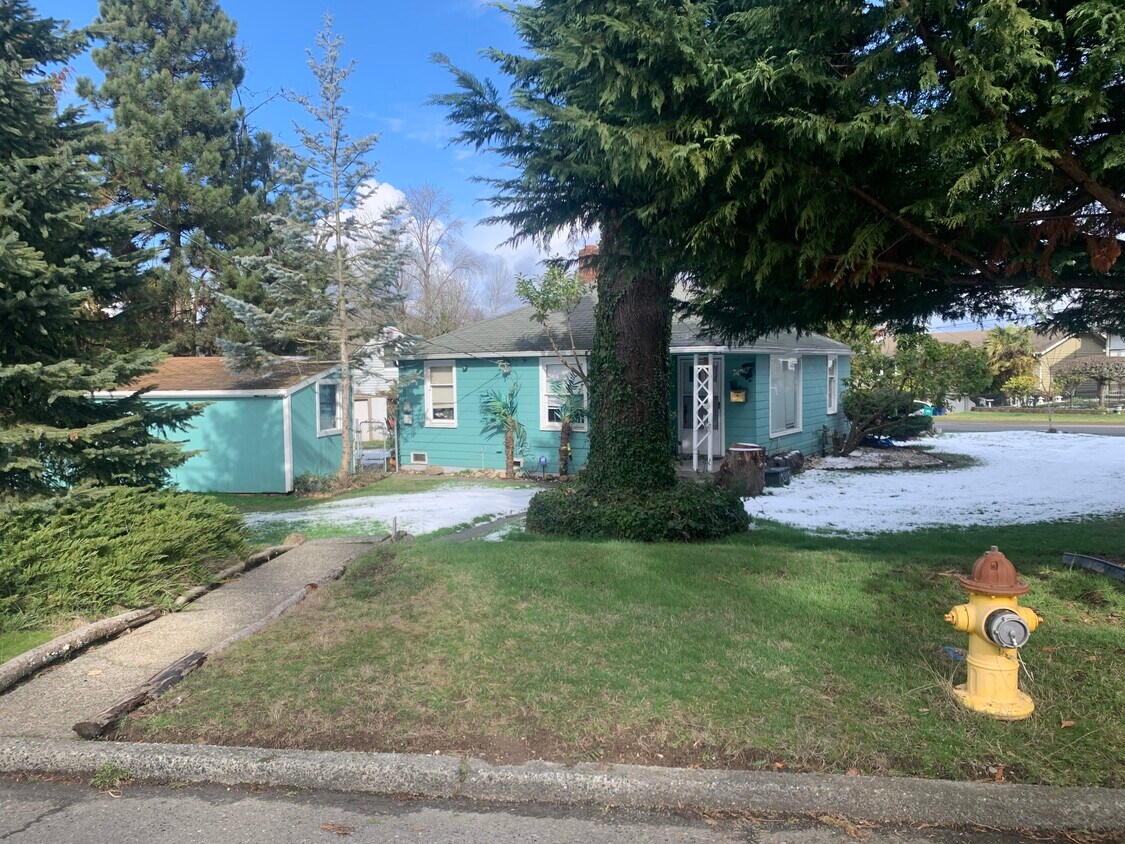 Studio Suite & Main House - 7476 S 118th Pl