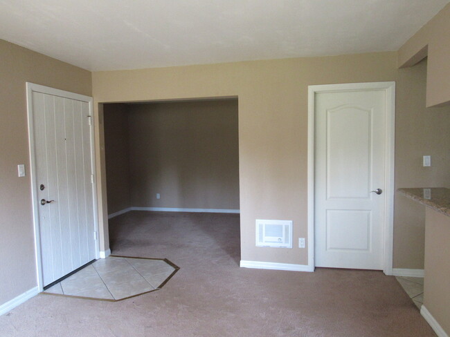 Foto del edificio - Studio-Like Junior One Bedroom in a Quiet ...