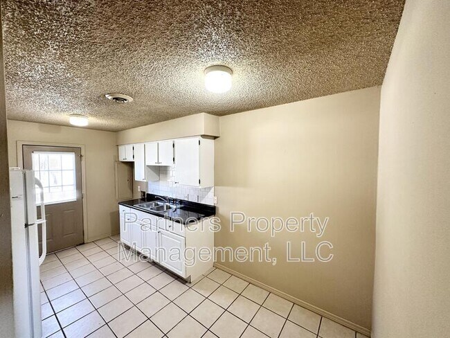 Building Photo - 97 N Pine Ave