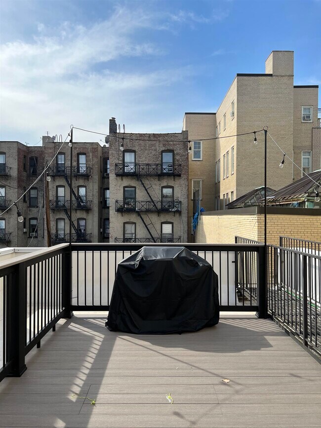 Foto del edificio - 828 Garden St