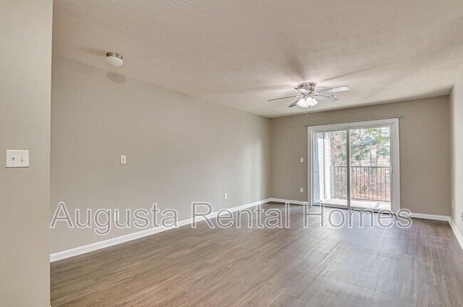 Foto del edificio - 3004D Strickland Court