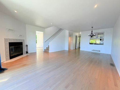 Foto del edificio - Spacious Magnolia Townhome with a View for $4595 - Available for Move in!