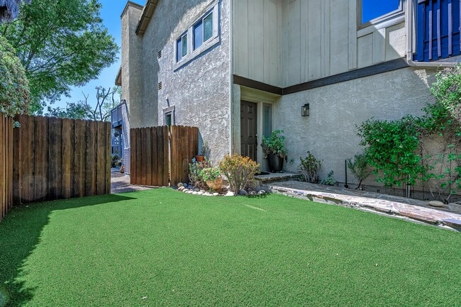 low maintenance faux grass - 2655 Calle Abedul