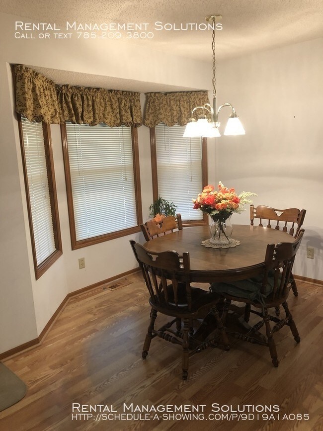 Building Photo - 2530 SW Ancaster Rd- 3 BED/2 BATH