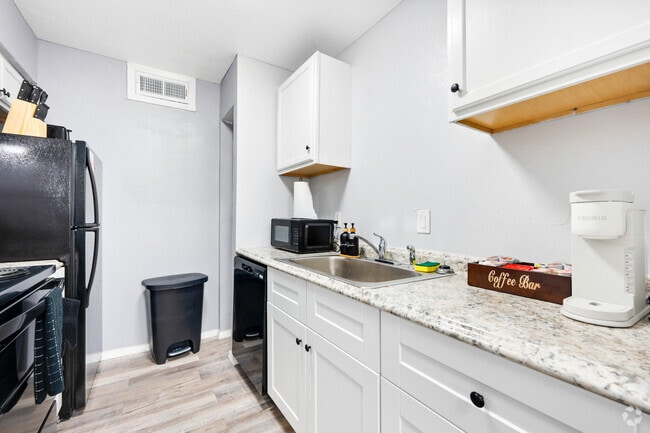 1BR, 1BA - 715SF - Kitchen - Miramonte Villas