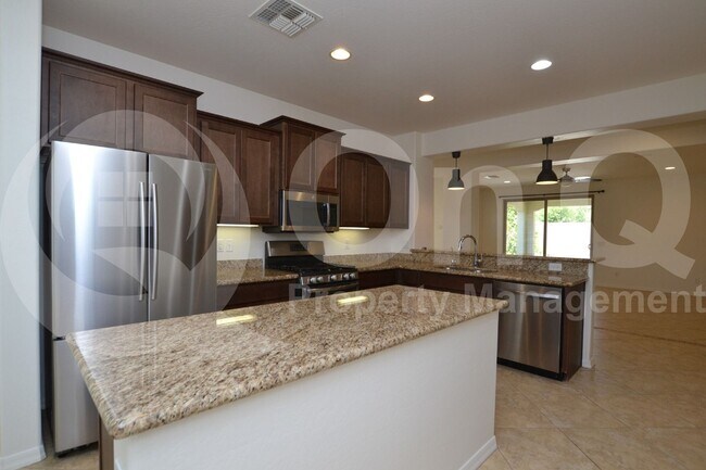 Foto del edificio - 4412 E Hartford Ave