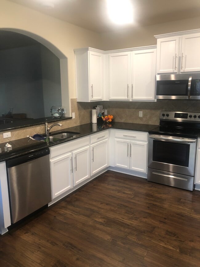 Foto del edificio - 1300 Juneberry Park Dr