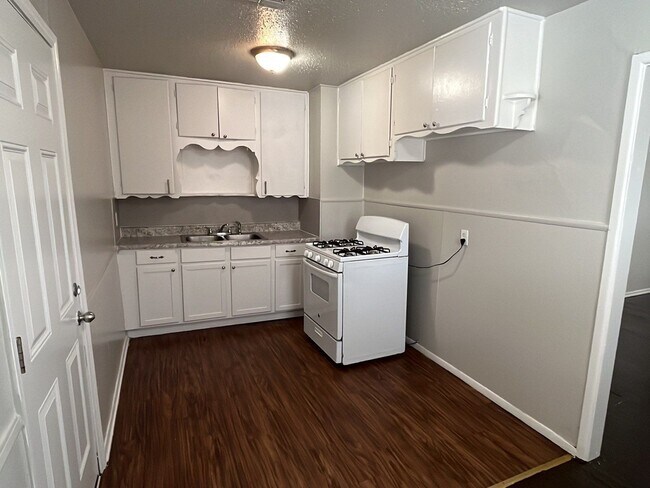 Foto del edificio - 1/2 Off First Months Rent!  Nice 3 Bedroom...