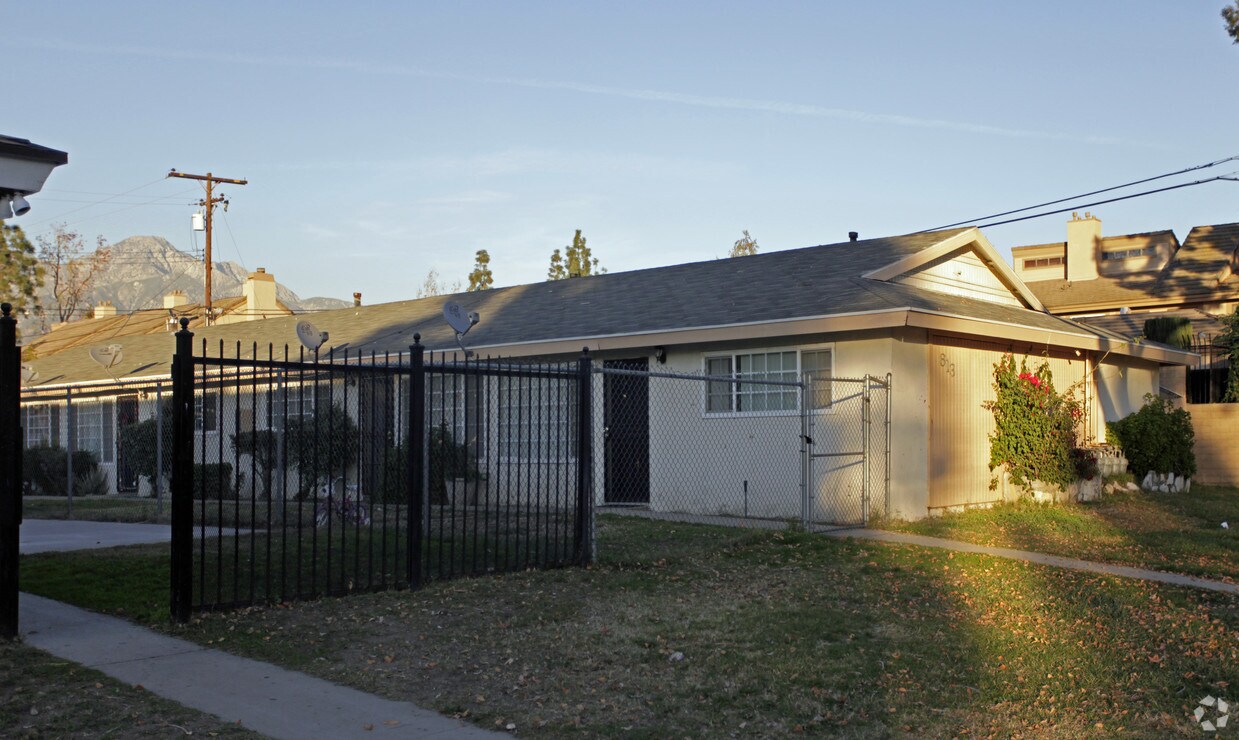 Foto principal - 613 W 9th St