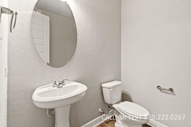 Foto del edificio - 29003 Throssel Ln