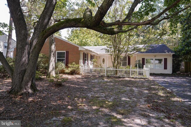 Building Photo - 6594 Quercus Dr
