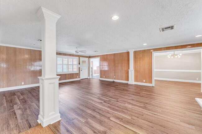 Foto del edificio - 6327 Wynnwood Ln