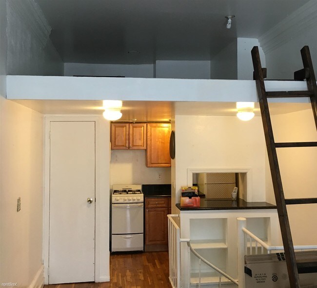 Building Photo - 123 W 95th St