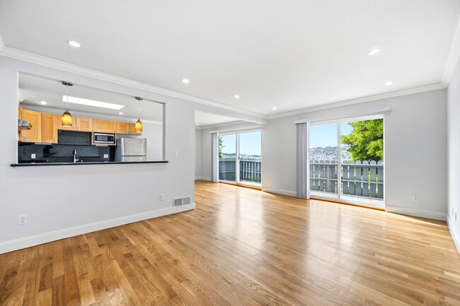 Photo - 407 Joost Avenue- House