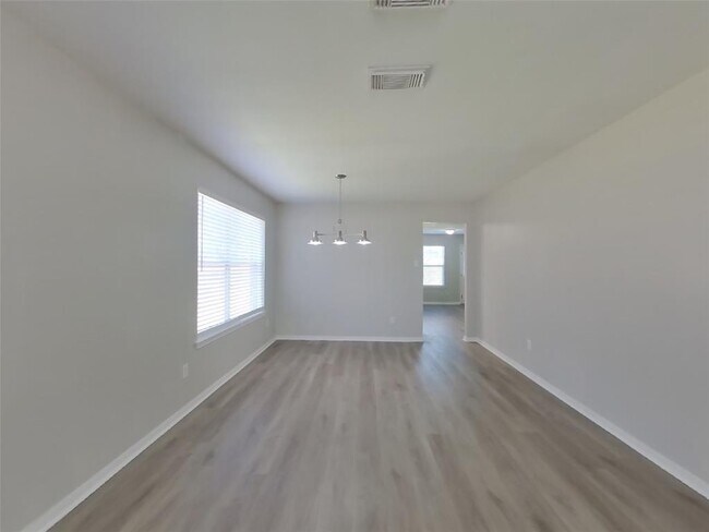 Foto del edificio - 3607 Lakeaires Ln
