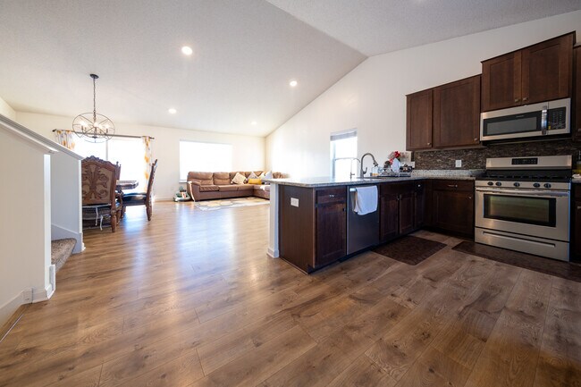 Foto del edificio - 15104 Emory Cir