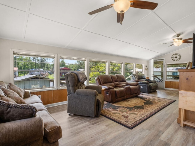 Foto del edificio - 209 Harris Dr