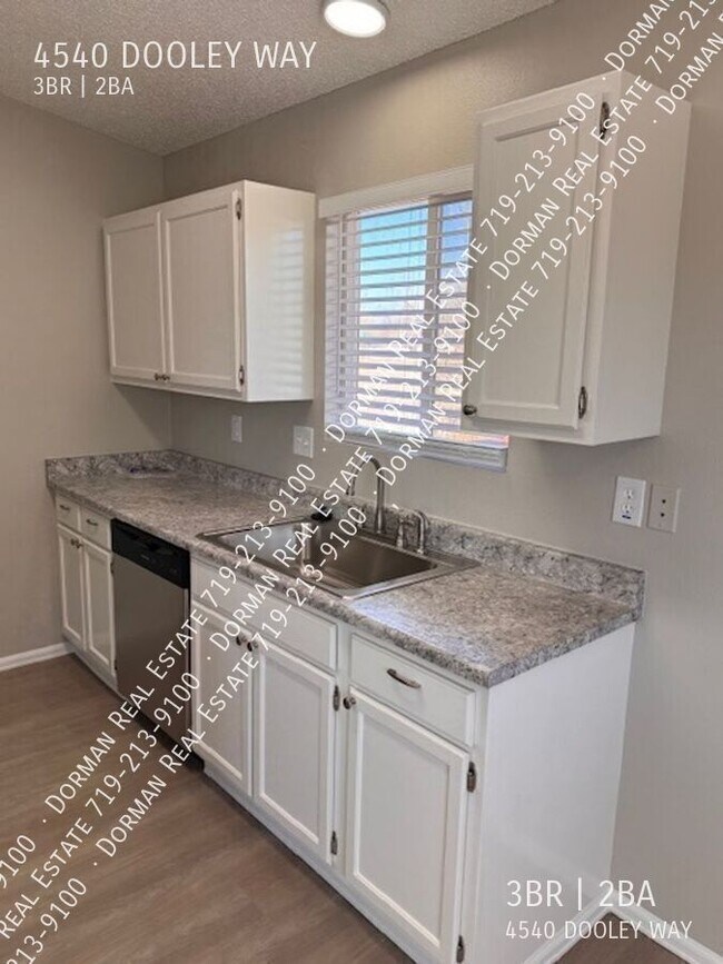 Foto del edificio - 4540 Dooley Way