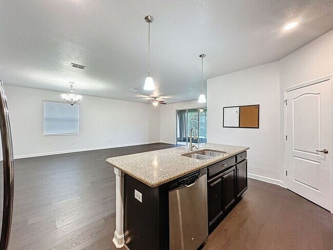 Building Photo - Delightful Home in Davenport