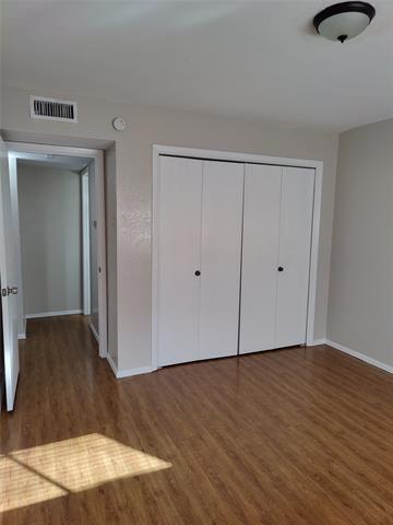 Building Photo - 355 Valley Park Dr