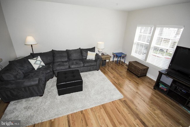 Foto del edificio - 9527 Liverpool Ln