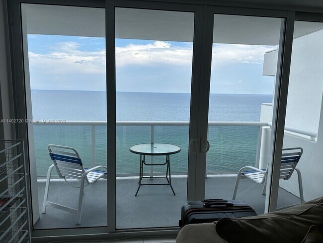 Building Photo - 3140 S Ocean Dr