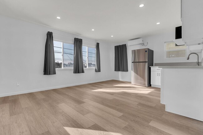 Photo - 1155 W Exposition Blvd Apartment