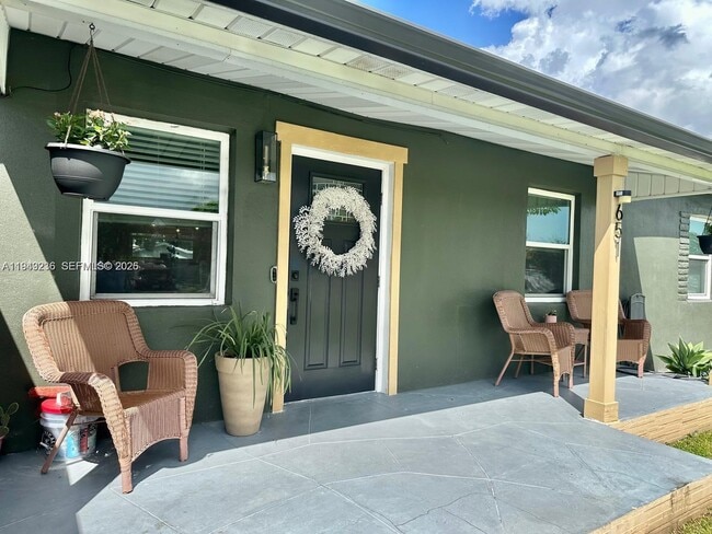 Building Photo - 651 E 38th St