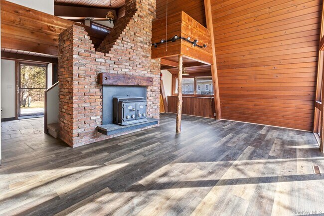 Foto del edificio - 304 Lake Lodge Dr