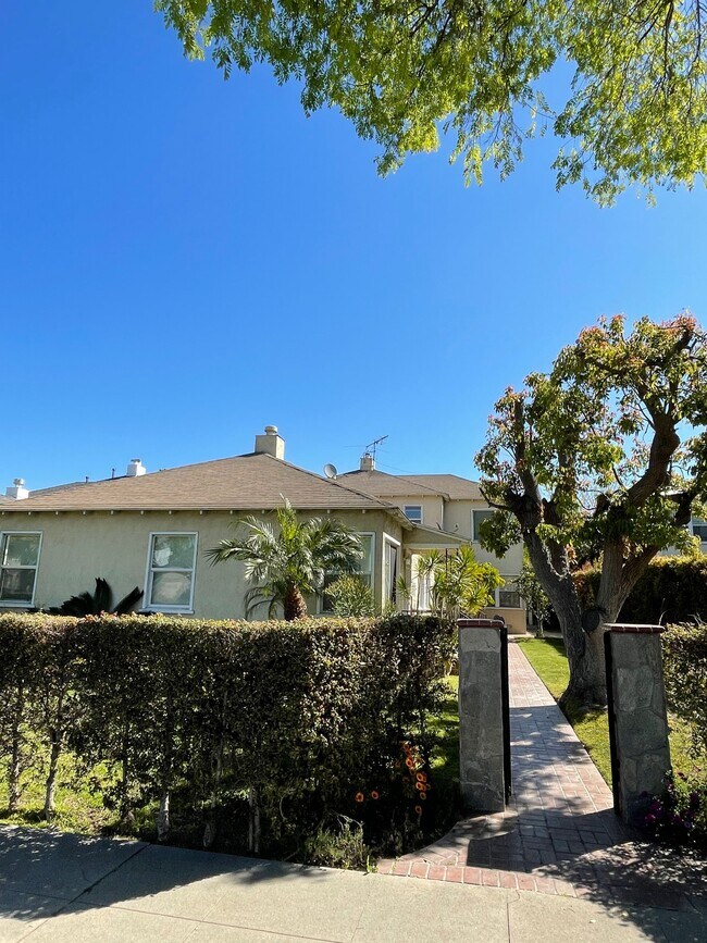 Building Photo - 15714 Halldale Ave
