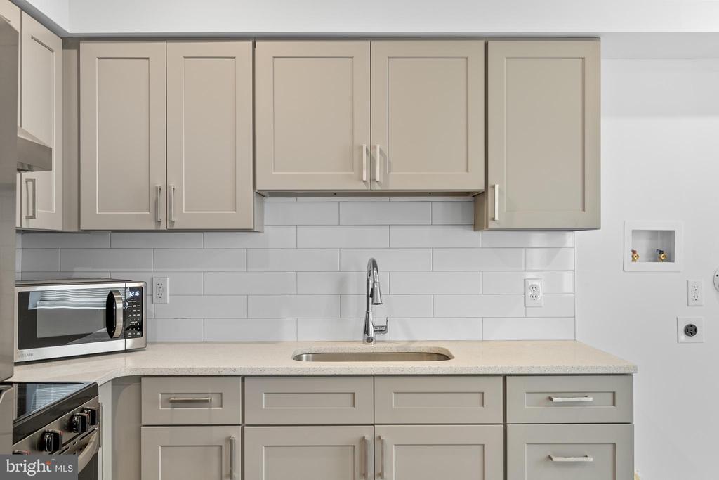 Primary Photo - 2652 Bridge St